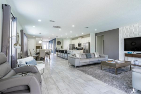 Upscale Modern Getaway home with heated pool/hot tub, 9 beds 8.5 bath Sleeps 18+